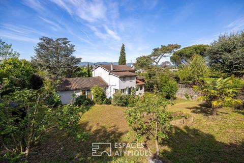 Maison avec vue dégagée, piscine et jardin arboré sur les hauteurs du 5ème
