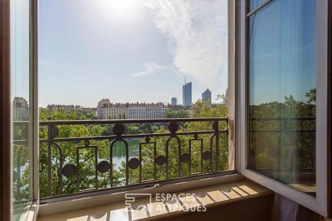 Appartement bourgeois en dernier étage avec vue dégagée