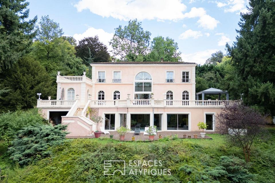 Demeure de prestige au sein d'un parc privé avec piscine et étang