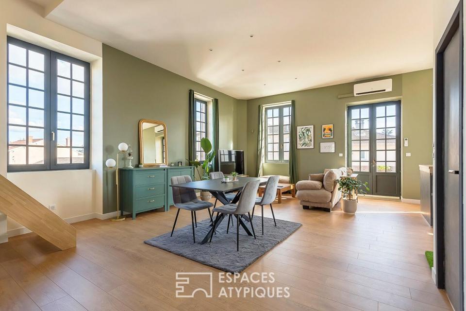 Duplex rénové avec balcon dans une bâtisse