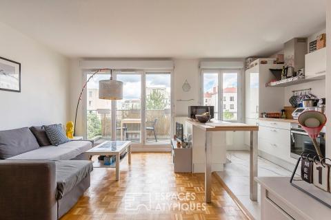 Etage élevé avec loggia sur cour