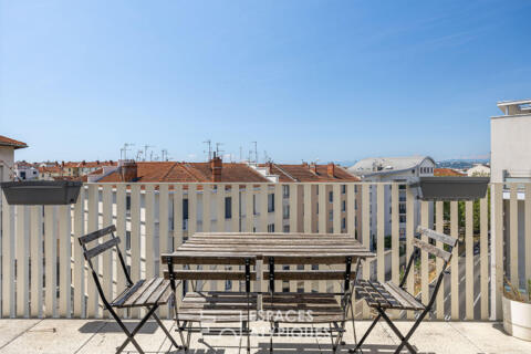 Appartement contemporain avec vue dégagée, balcon et stationnement