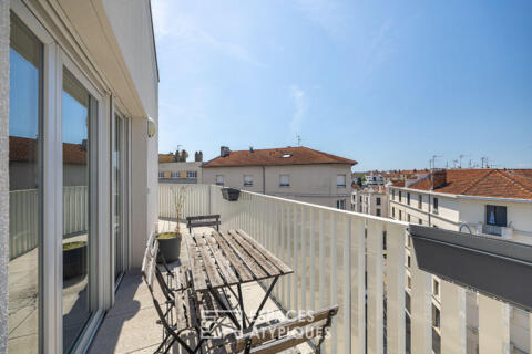 Appartement contemporain avec vue dégagée, balcon et stationnement