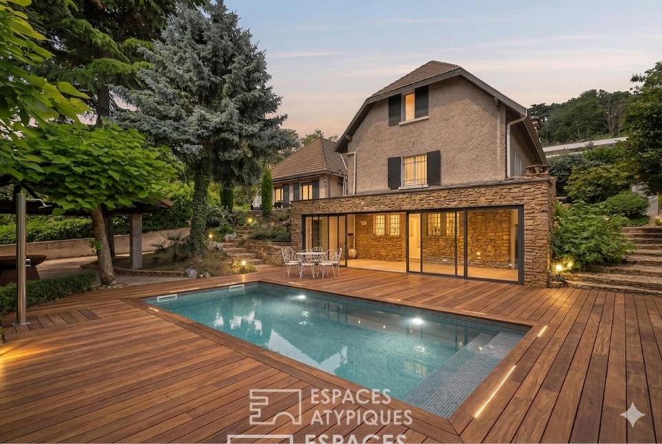 Propriété repensée avec piscine à Saint-Cyr-au-Mont-d'Or