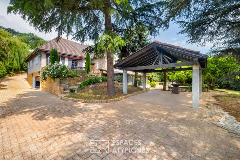 Propriété repensée avec piscine à Saint-Cyr-au-Mont-d&rsquo;Or