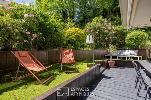 Renovated garden-level apartment in a residence with swimming pool and tennis court