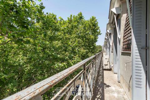 Appartement Haussmannien avec balcon en dernier étage