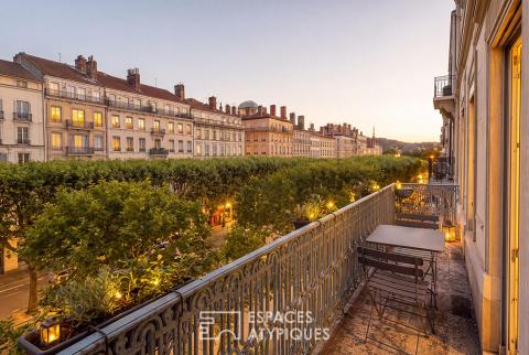 Appartement bourgeois d&rsquo;exception rénové par architecte avec balcon filant – cours Franklin Roosevelt