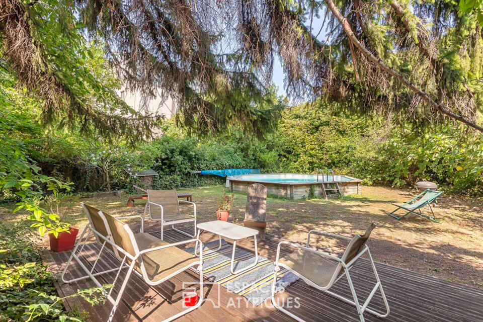 Maison atypique avec jardin et piscine