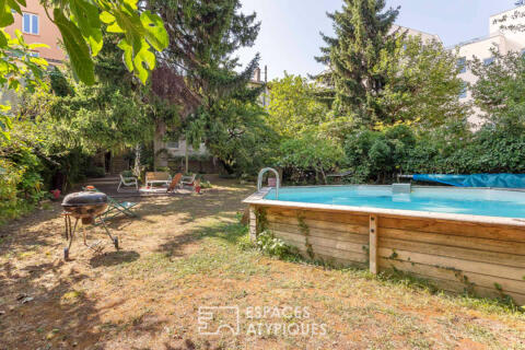 Maison atypique avec jardin et piscine