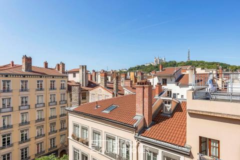 Dernier étage de caractère avec balcon et vue Fourvière