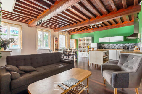 Renovated period property on a high floor with elevator