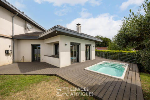 Maison rénovée avec beaux volumes, spa et garage XXL