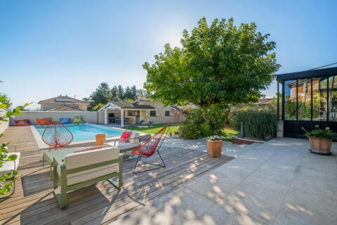 Maison de caractère avec piscine et verrière