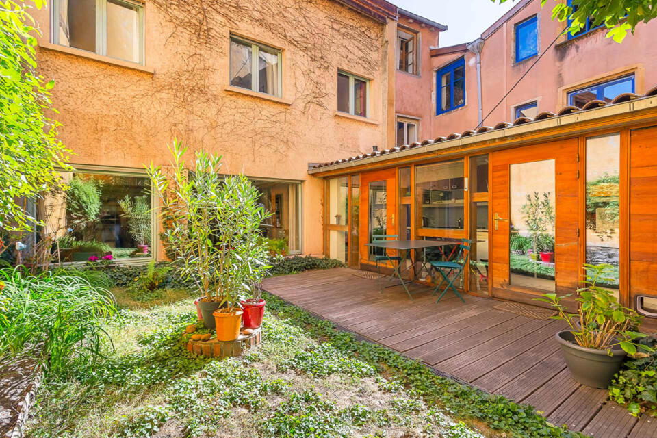 VIEUX LYON - Duplex familial avec jardins au calme