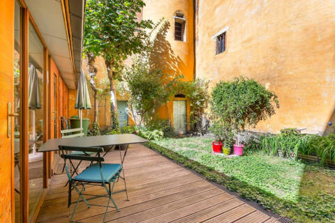 VIEUX LYON – Duplex familial avec jardins au calme