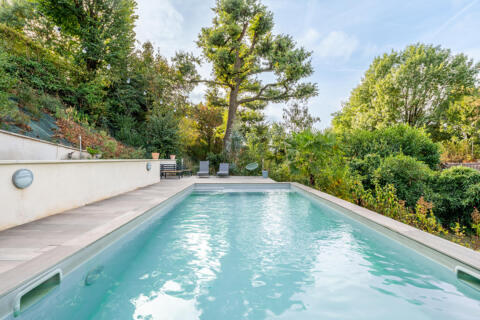 Maison de charme rénovée avec piscine à Ecully