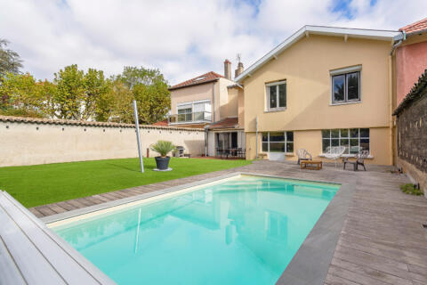 Maison familiale avec piscine au coeur de Montchat
