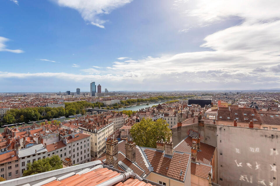 Appartement en dernier étage avec magnifique vue et stationnement