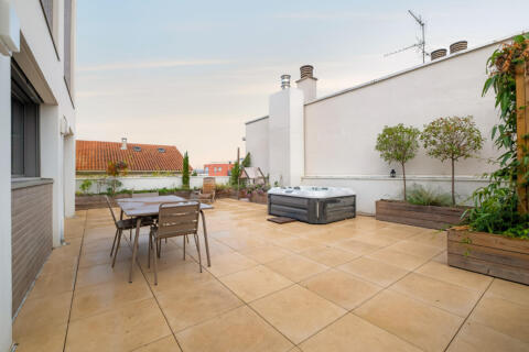 Dernier étage avec terrasses et jacuzzi