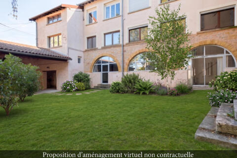 Duplex de caractère avec jardin et dépendance
