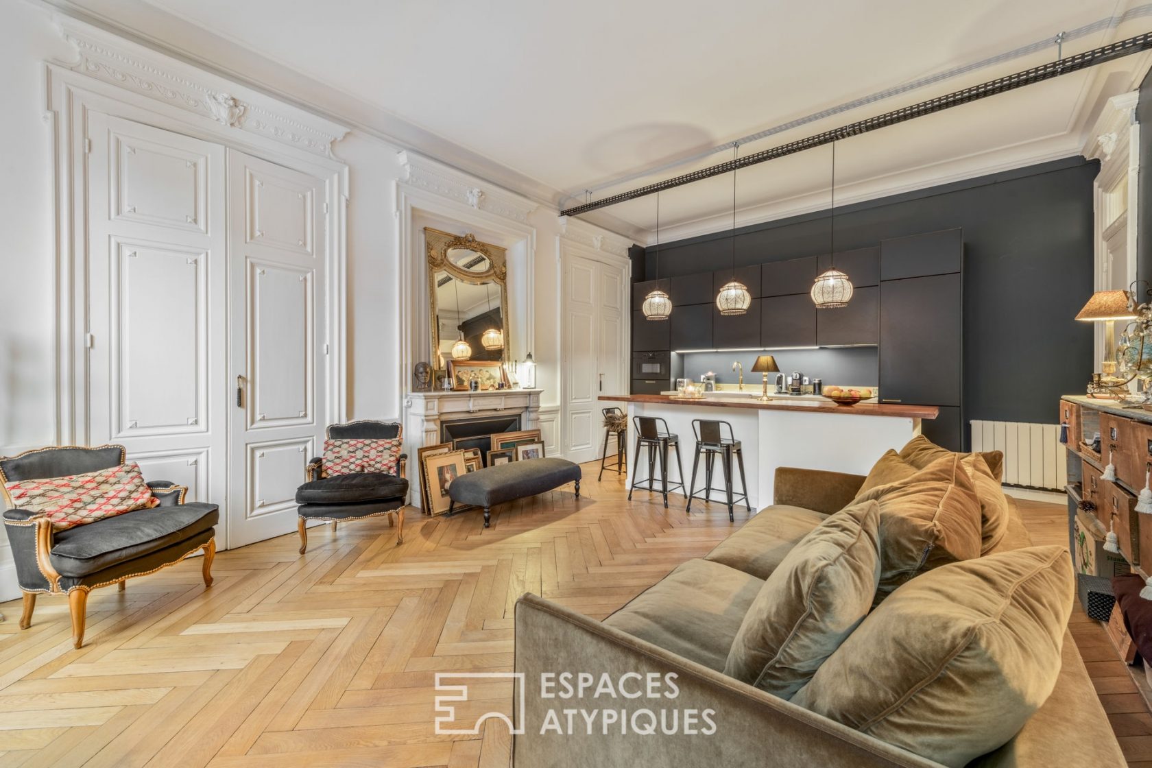 Haussmannien rénové avec balcon