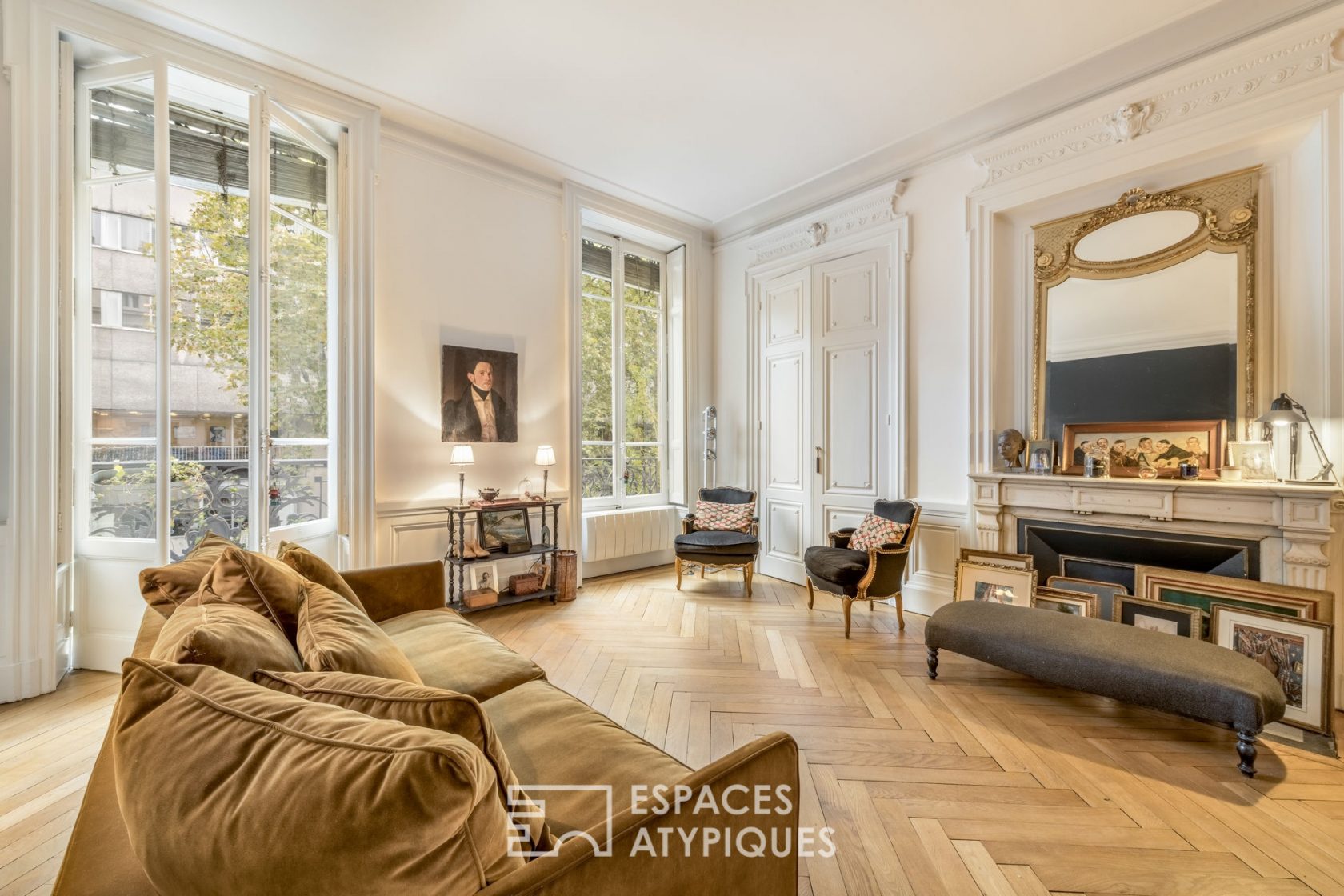 Haussmannien rénové avec balcon