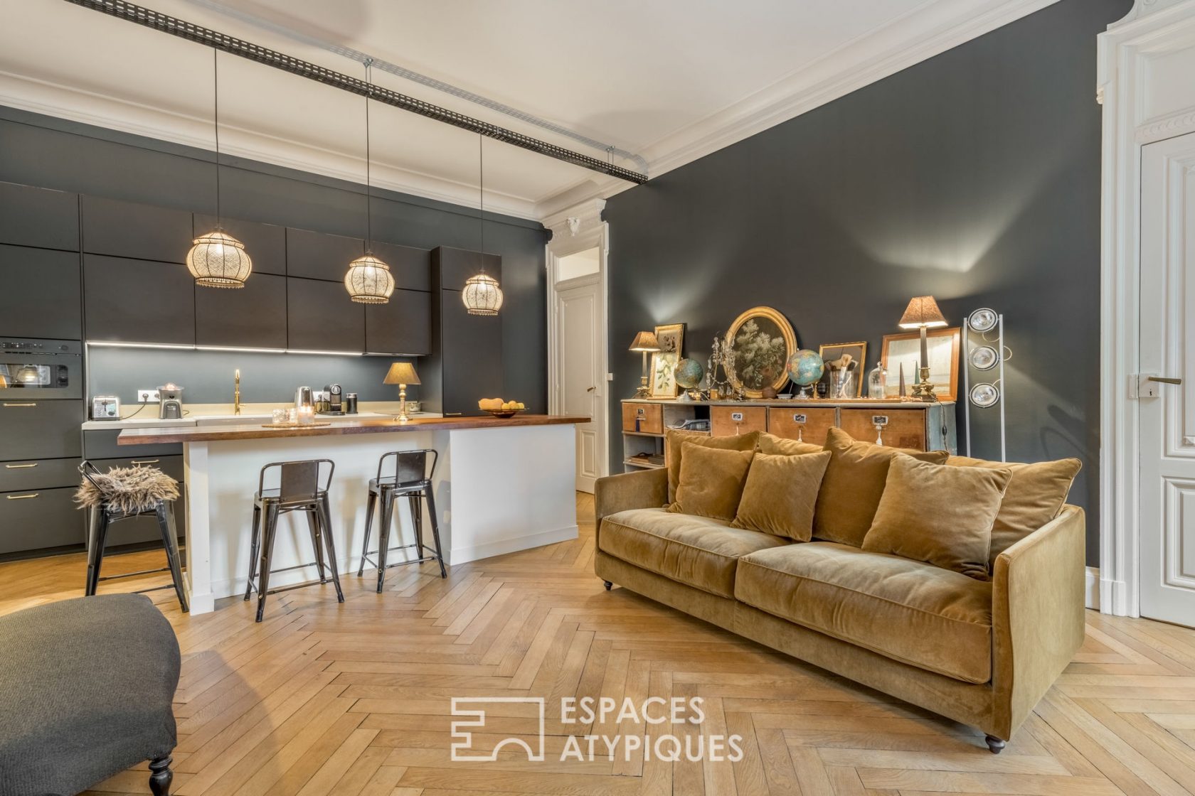 Haussmannien rénové avec balcon