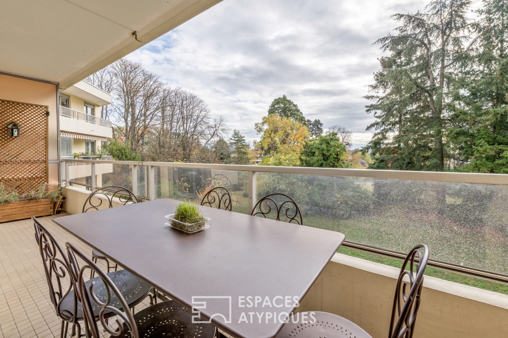 Appartement avec terrasse et garage au coeur d’un parc arboré
