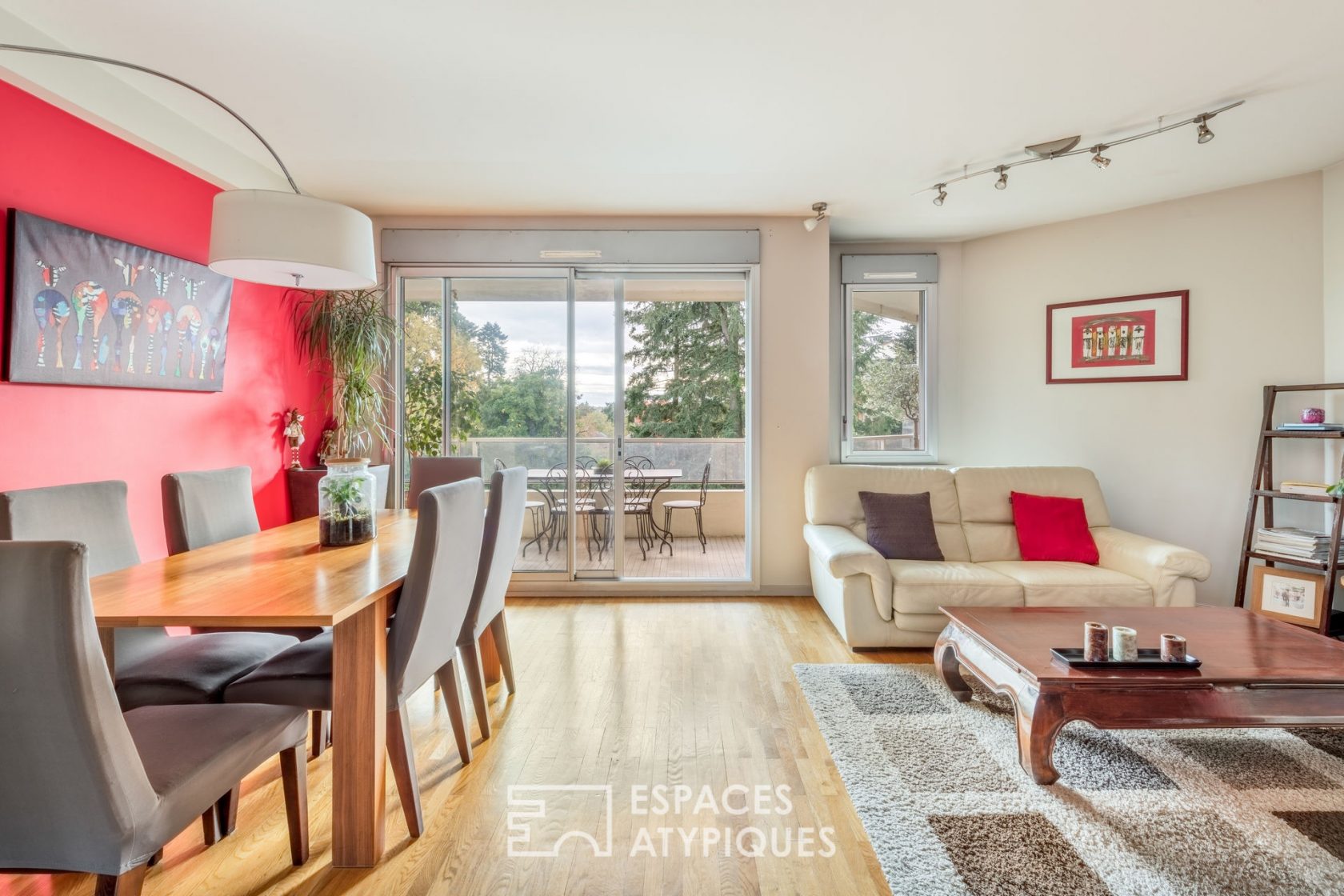 Appartement avec terrasse et garage au coeur d’un parc arboré