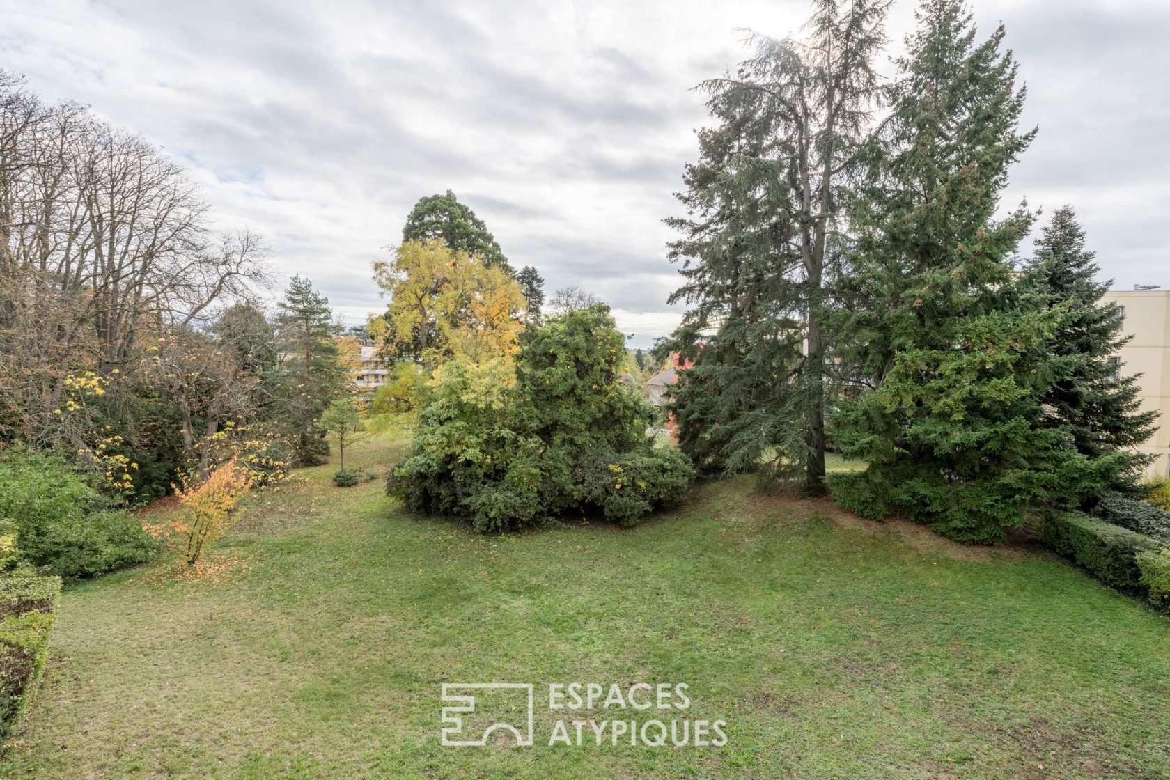 Appartement avec terrasse et garage au coeur d’un parc arboré
