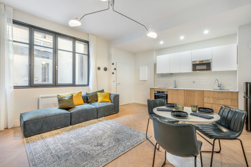 Location Furnished apartment on courtyard à LYON 43 m2 Espaces