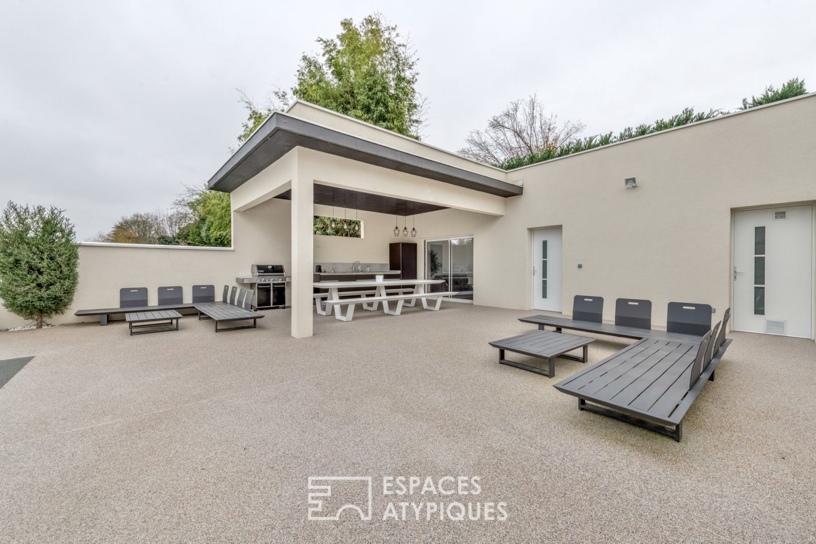 Maison contemporaine avec piscine et studio indépendant