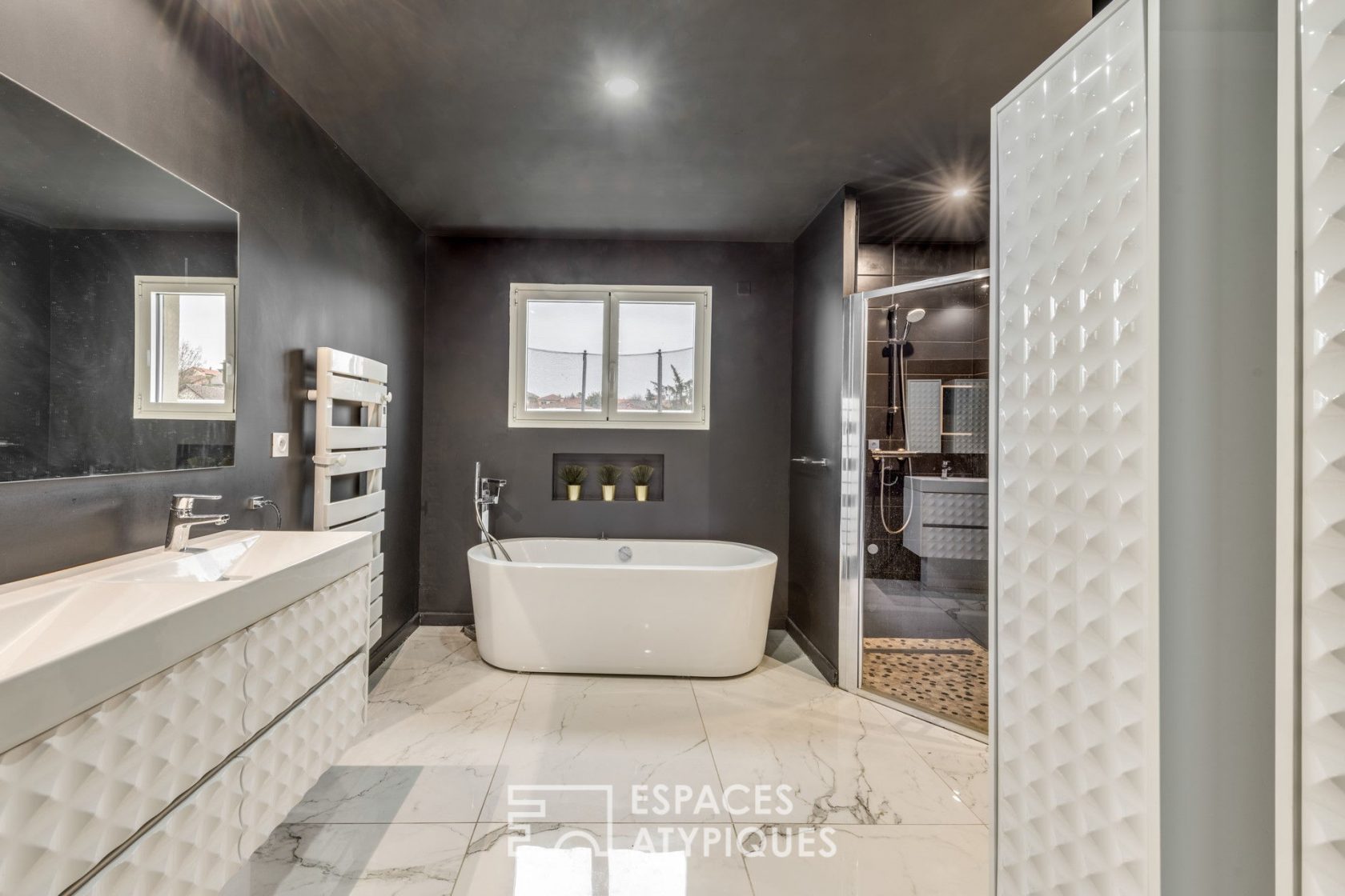 Maison contemporaine avec piscine et studio indépendant