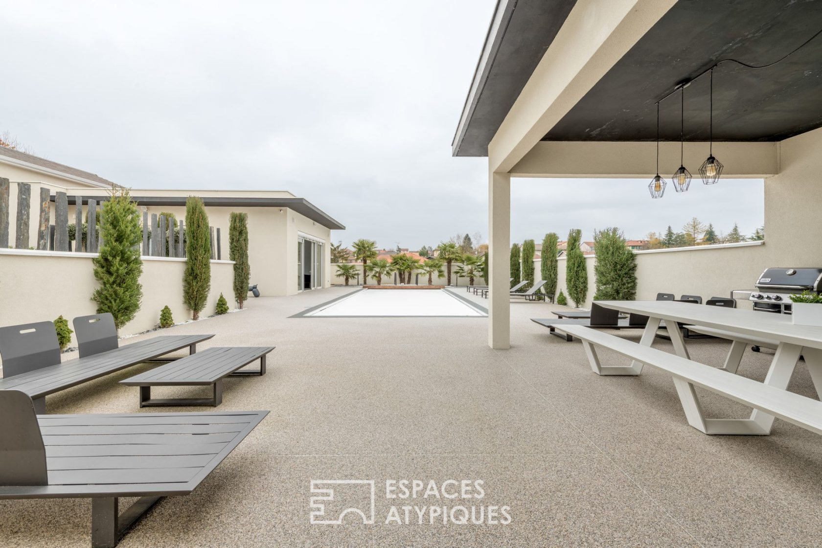 Maison contemporaine avec piscine et studio indépendant
