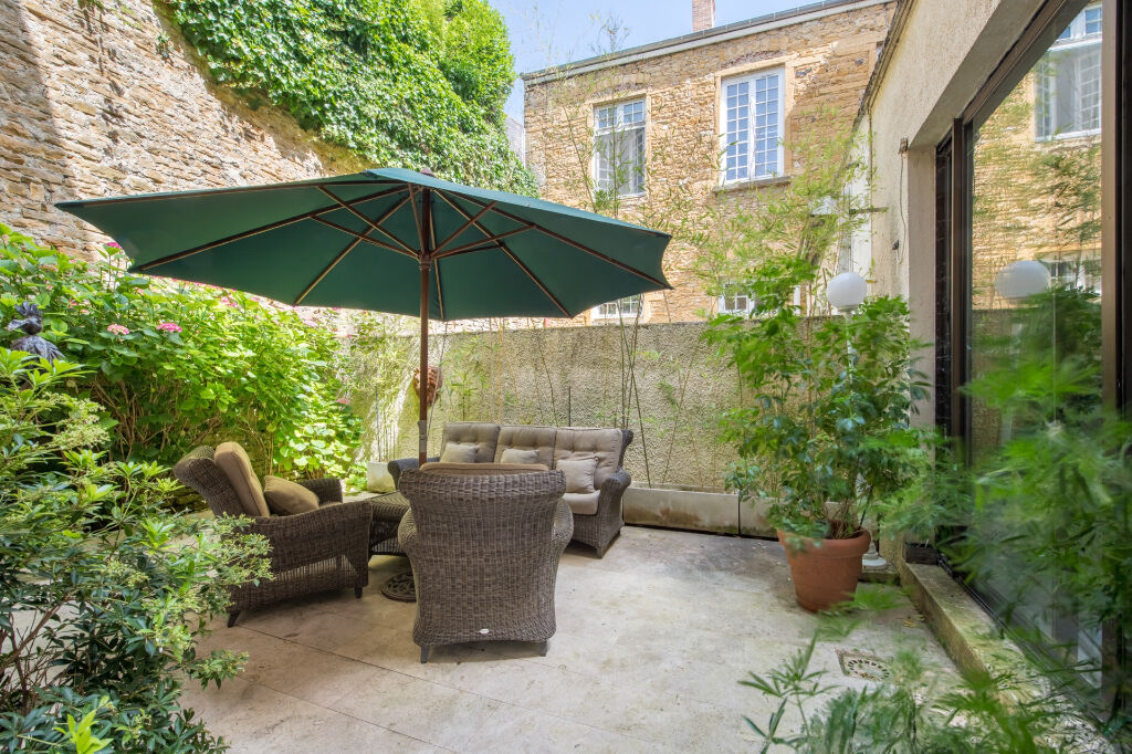 Appartement avec terrasses dans un domaine du XVIIIe