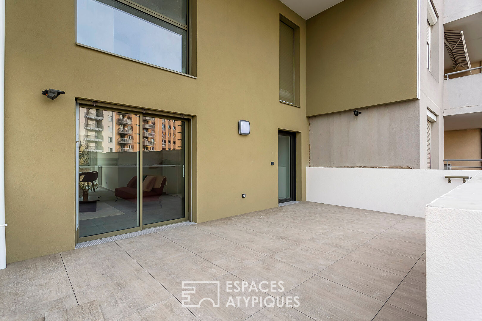 Duplex and terrace in the heart of the block near Parc Bazin