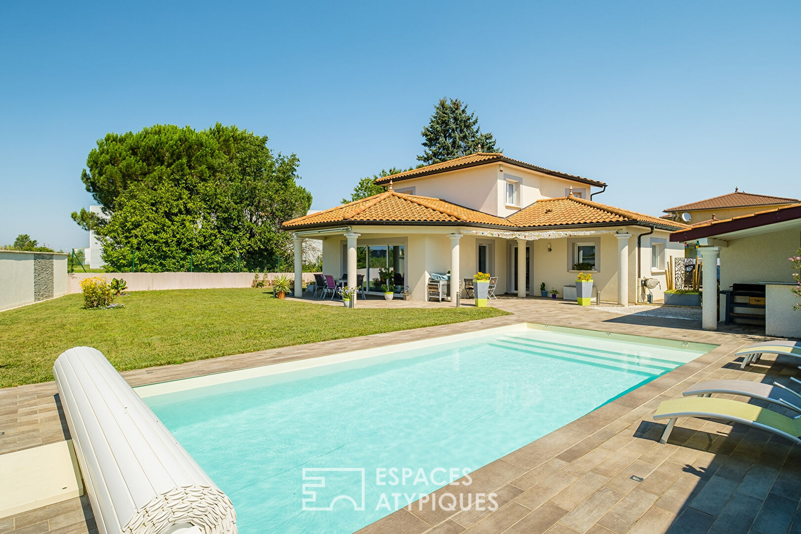 Maison contemporaine avec piscine