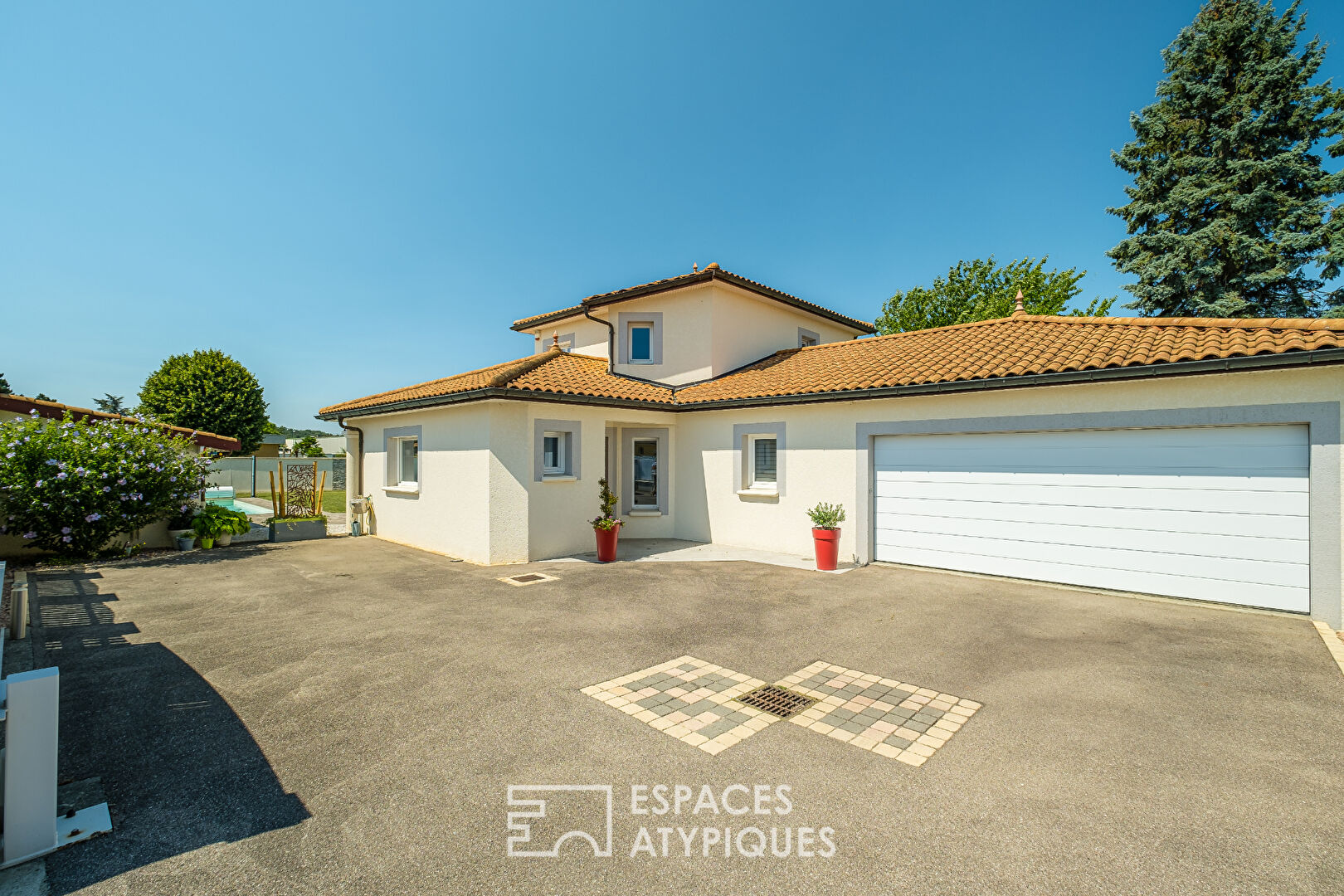 Maison contemporaine avec piscine