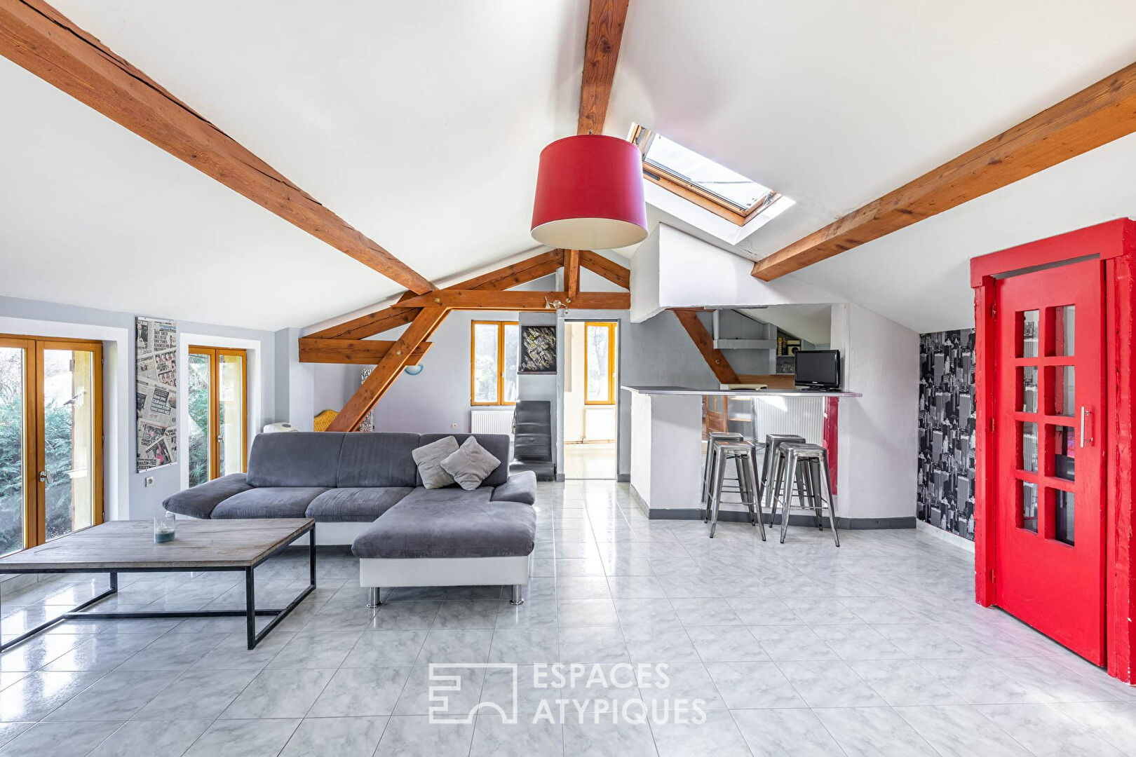 Charming family home in Saint Trivier Sur Moignans