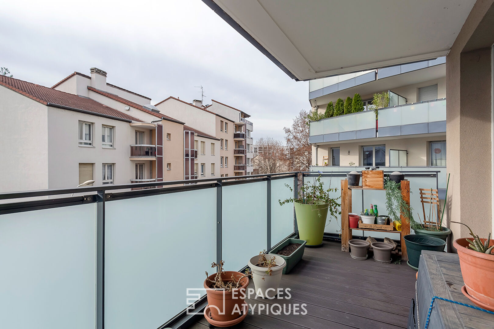 Recent apartment with garage