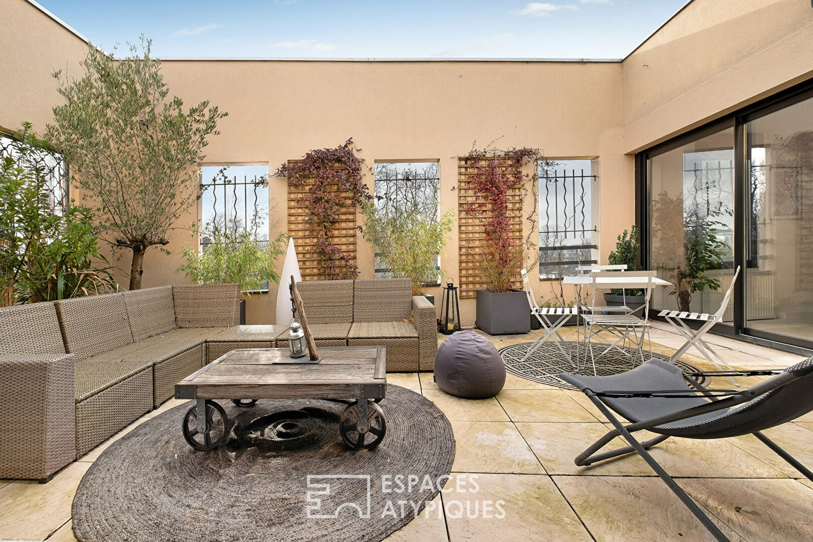 Renovated roof terrace with view of the Dupic park