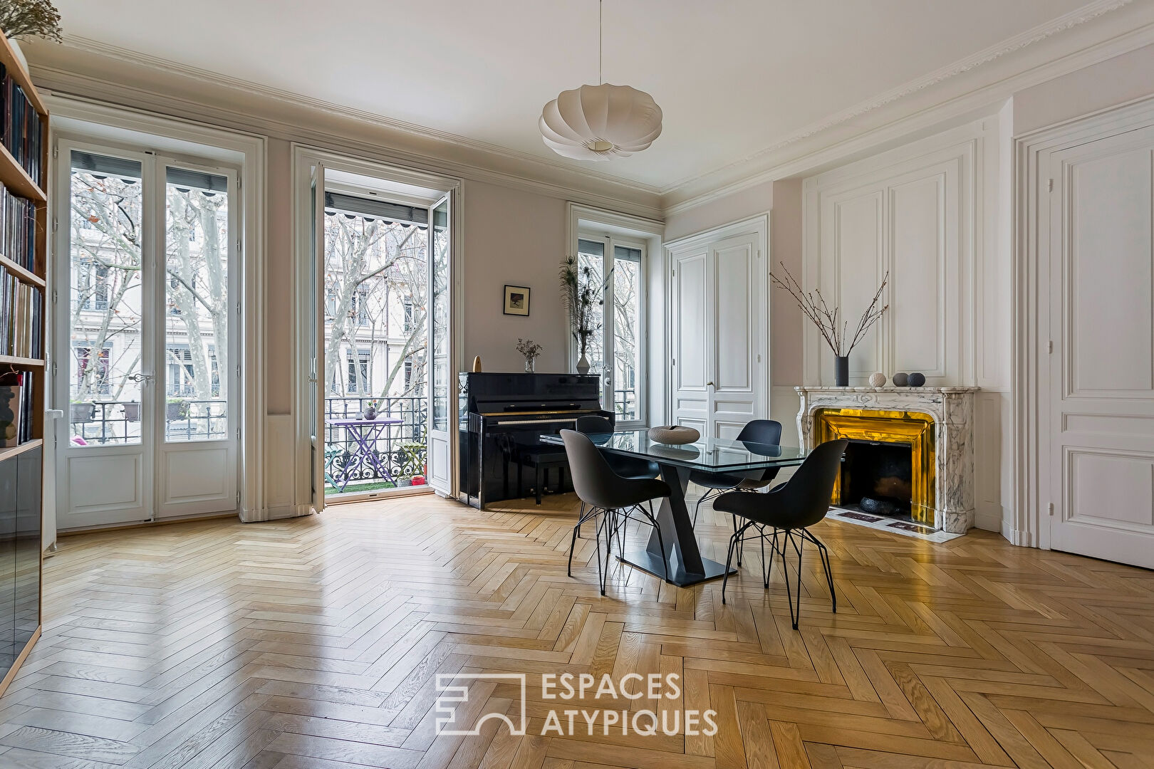 Haussmannien rénové avec balcon