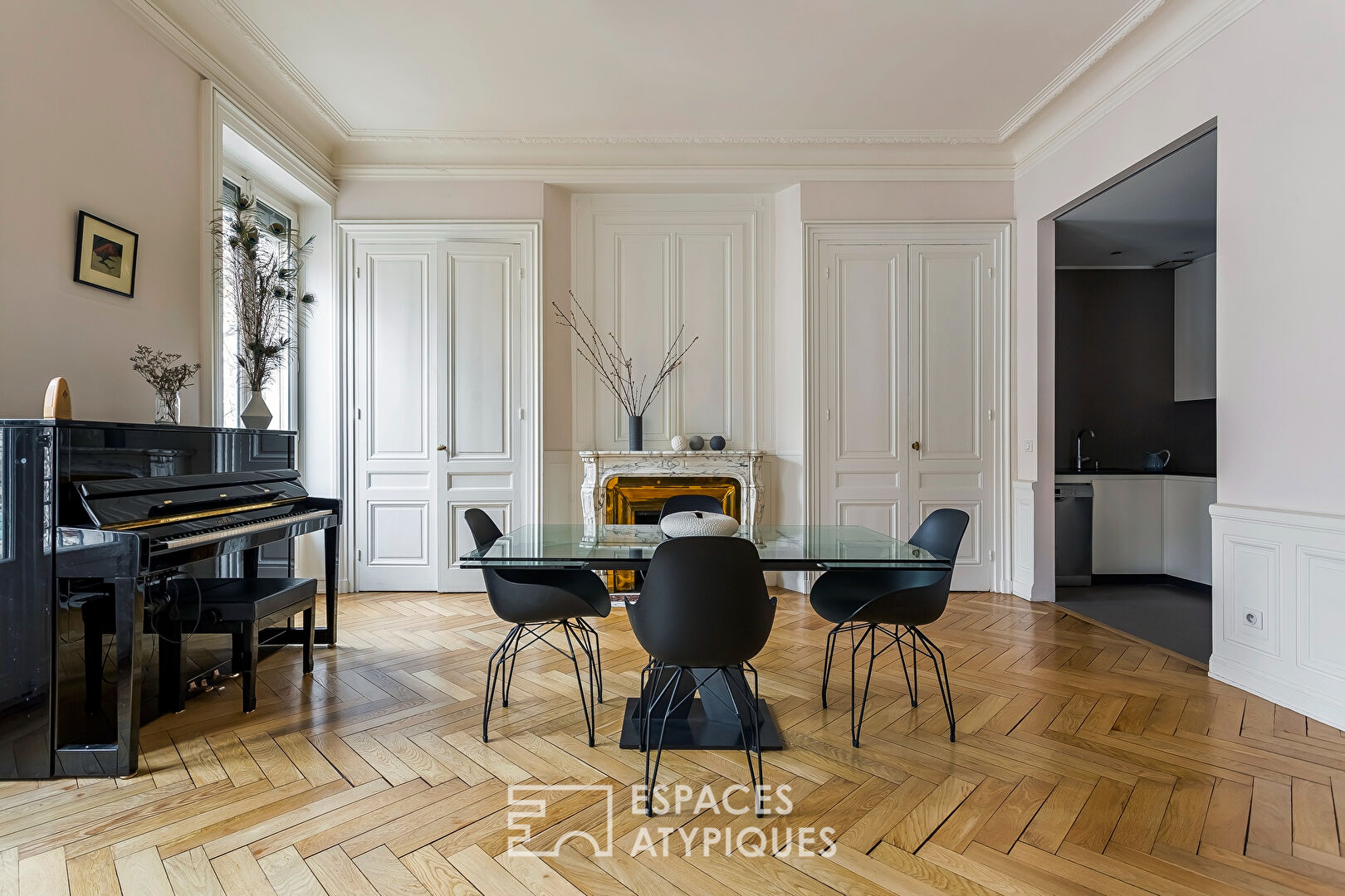 Haussmannien rénové avec balcon