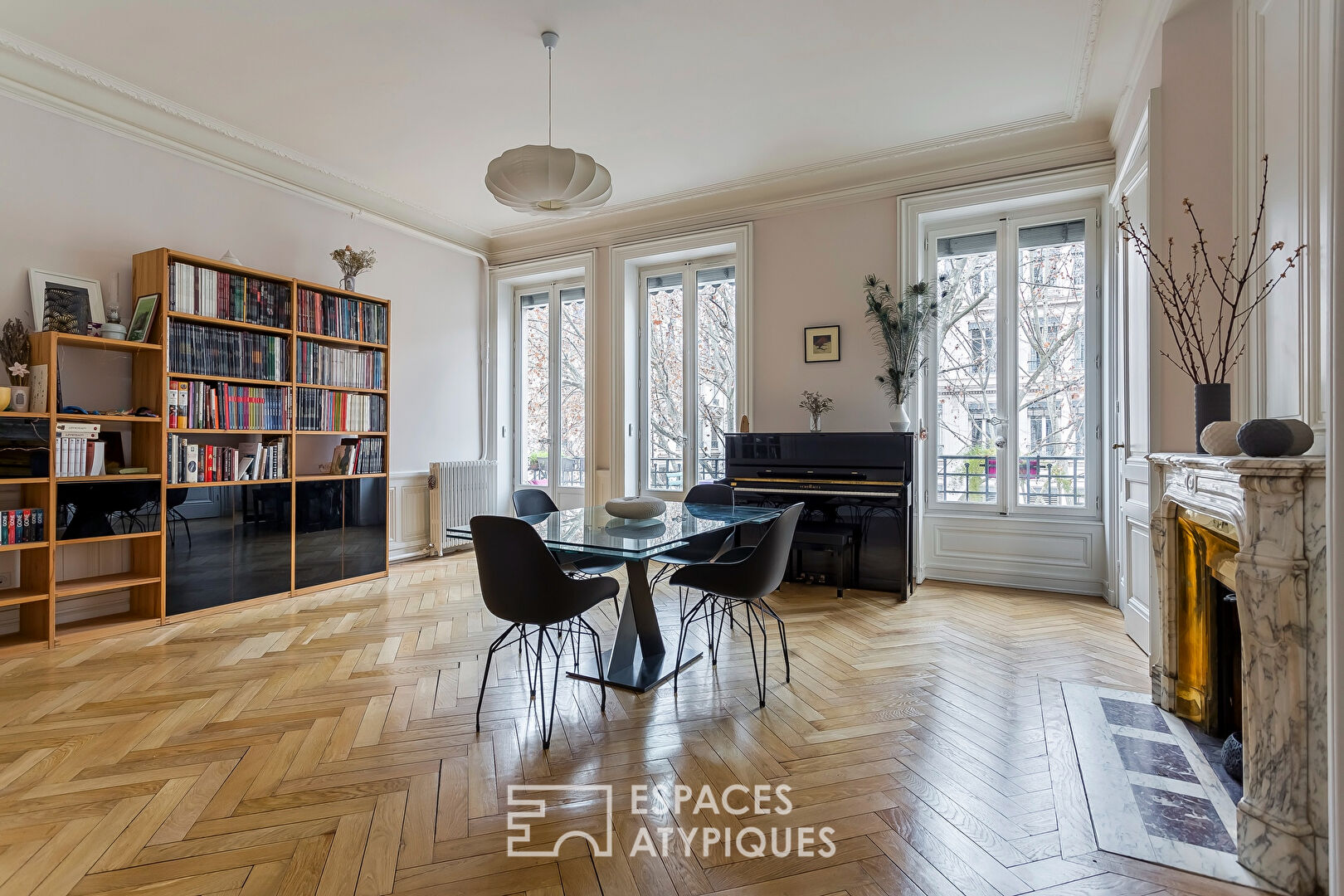 Haussmannien rénové avec balcon