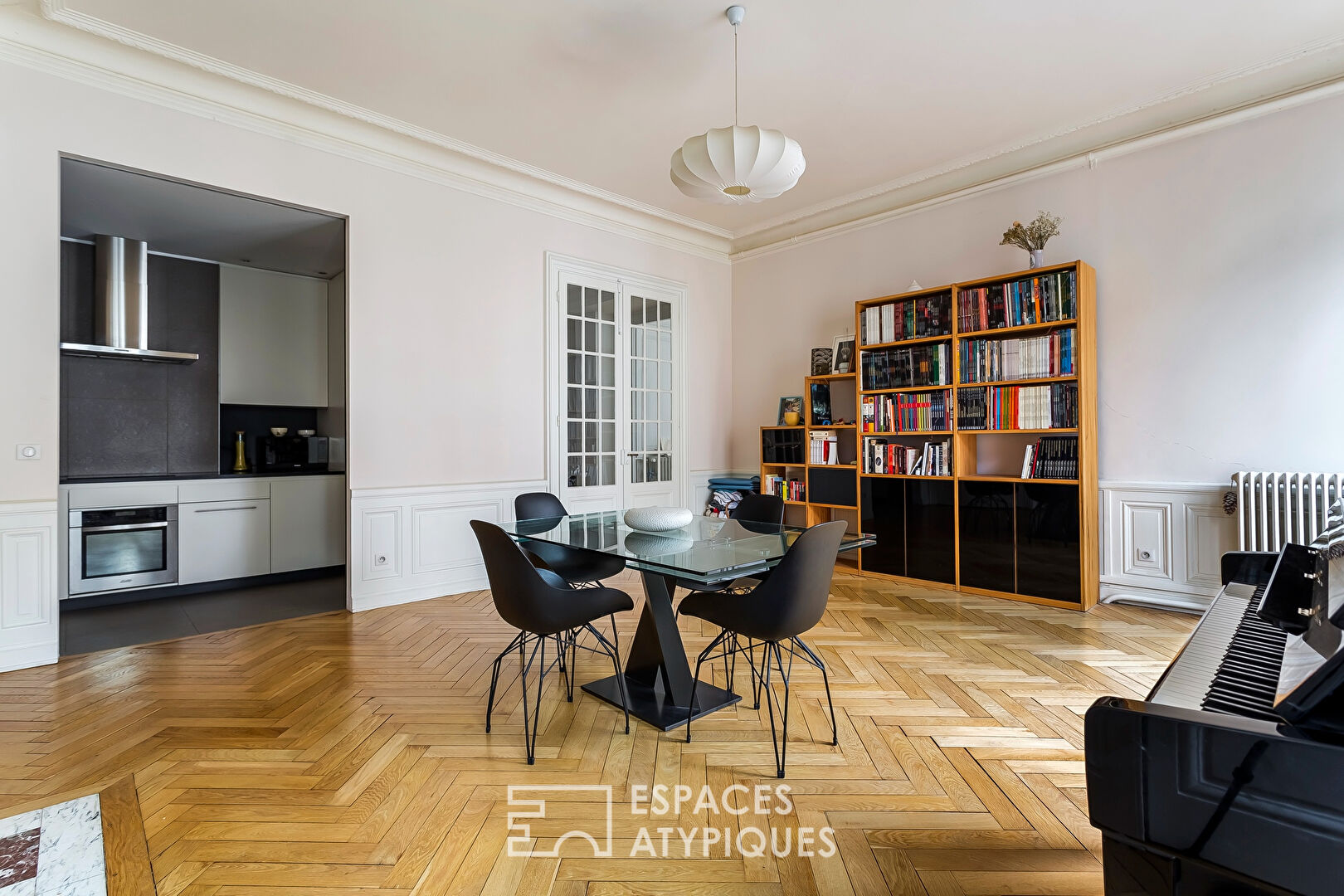 Haussmannien rénové avec balcon