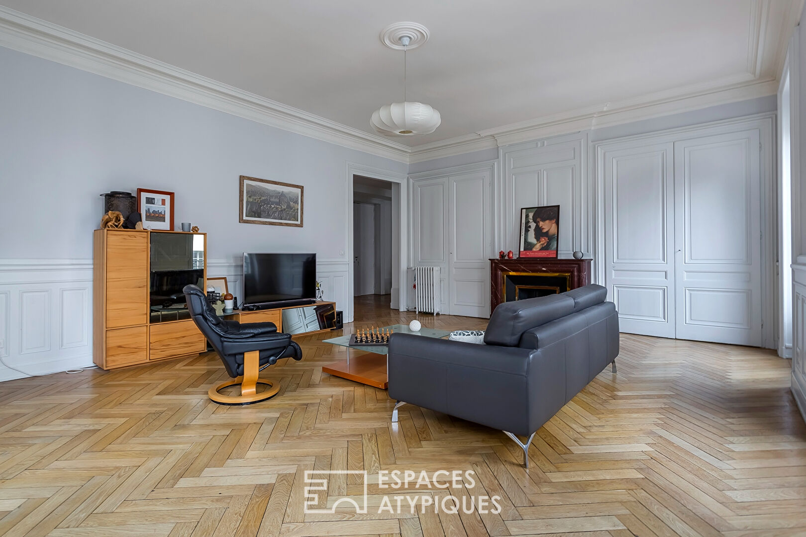 Haussmannien rénové avec balcon