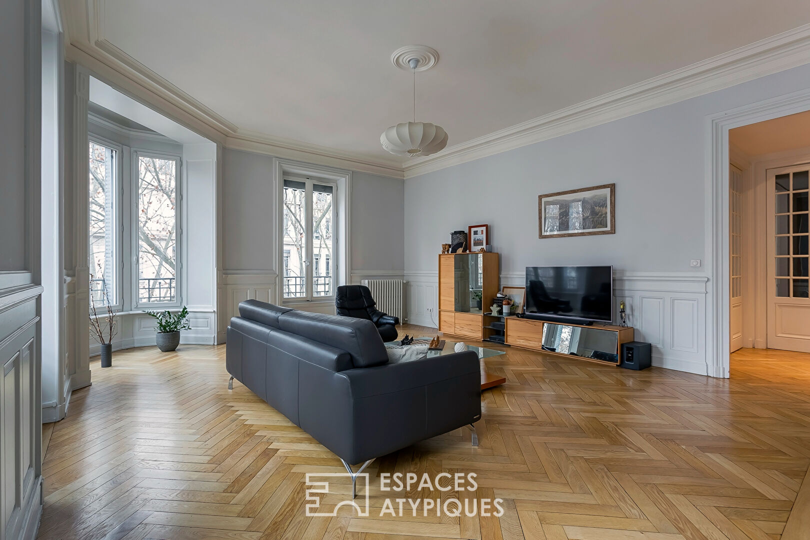Haussmannien rénové avec balcon