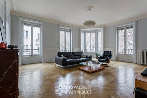 Haussmannien rénové avec balcon