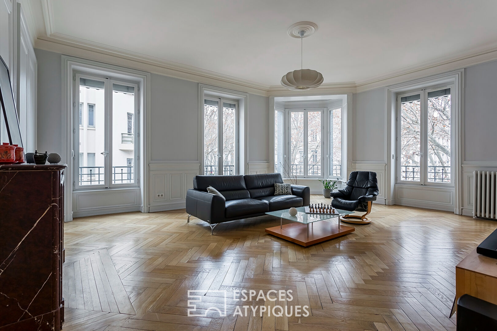 Haussmannien rénové avec balcon